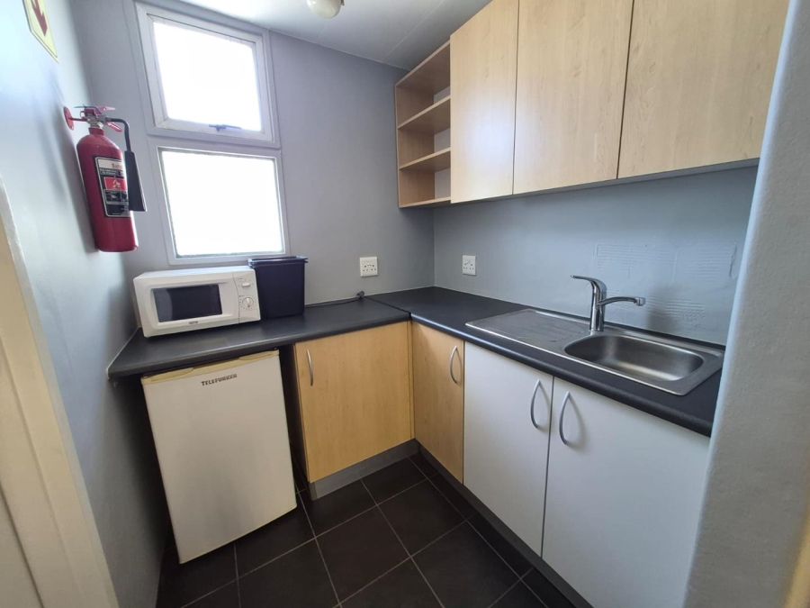 To Let Commercial Property for Rent in Pinelands Western Cape
